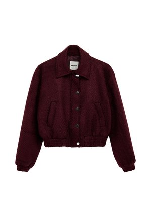 Giacca bordeaux strutturata con colletto, maniche lunghe, bottoni a pressione sul davanti, due tasche frontali e orlo e polsini elasticizzati.