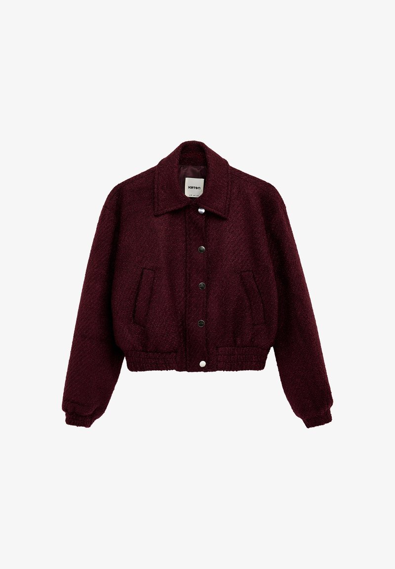 Veste texturée bordeaux avec col, manches longues, boutons pression à l'avant, deux poches avant, ourlet et poignets élastiqués.