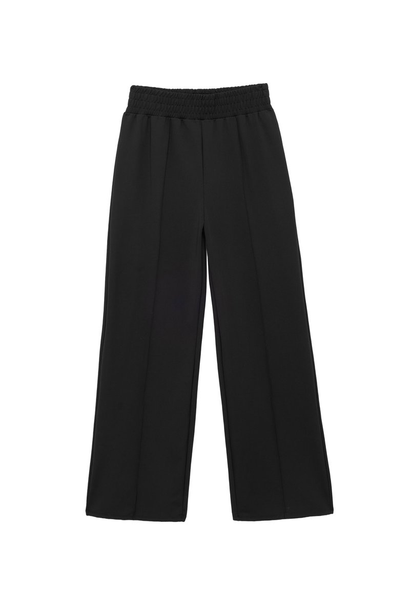 Pantalones de pierna ancha negros con una cinturilla fruncida, que presentan pliegues para añadir volumen y una textura suave. La tela es ligera y se drapea bien.