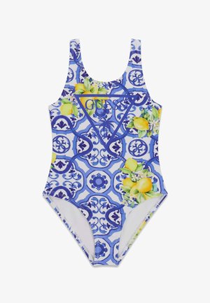 Maillot de bain une pièce avec motif de carreaux bleus et blancs, grappes de citrons jaunes et un logo central bleu en forme de triangle indiquant « GUESS ».