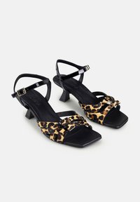 Alura KYRA WITH STRAPS - Sandale - animal print