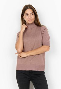 Pulover roz pal cu guler înalt și mâneci scurte, fabricat dintr-un material tricotat moale. Are mansete și tiv ribbonate, cu o croială lejeră.