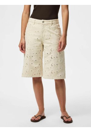 Pieces DENIM SHORTS PCELLA MW LONG - Kratke hlače od trapera - ecru