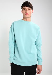 Urban Classics CREWNECK - Športni pulover - babyblue