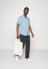 Pier One Camisa - light blue