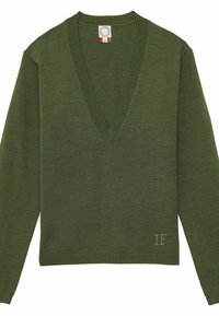 Pull à col en V vert olive en tissu doux, doté de manches longues et de détails côtelés au niveau du col et de l'ourlet. Petite broderie "IF" sur le côté.