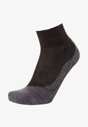 Calzini neri alla caviglia con punta e tallone grigi, texture lavorata a maglia, supporto arco rinforzato e bordo superiore liscio.