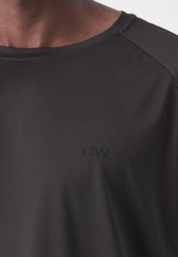 ICANIWILL STRIDE RAGLAN - Sportfelső - charcoal