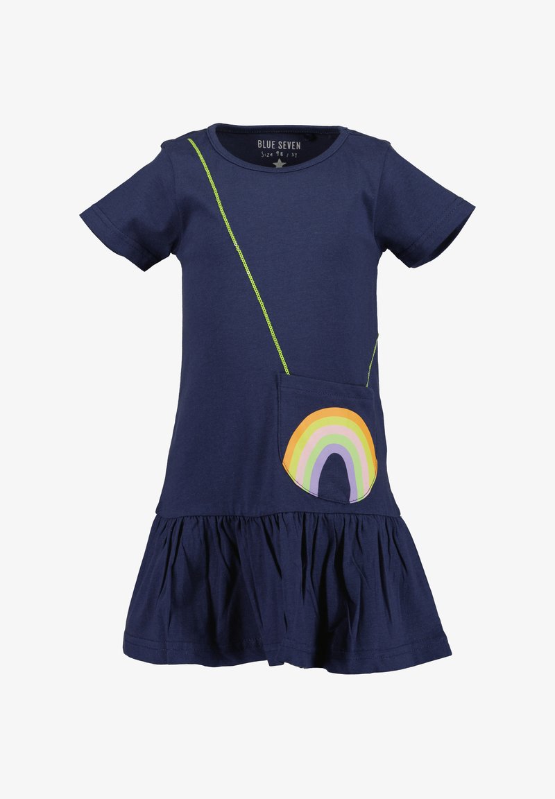 Granatowa bawełniana sukienka z krótkimi rękawami, falbaną na spódnicy, zieloną linią akcentową oraz kieszenią z wielokolorowym wzorem tęczy.