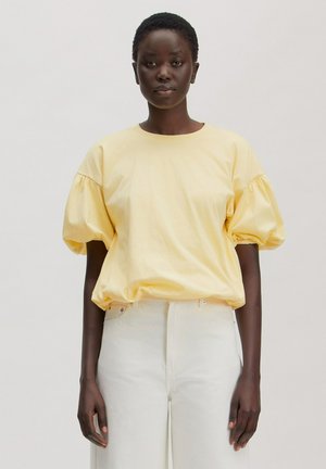EDITED, EDITED SHIRT ERIKO - T-Shirt basic - pastellgelb