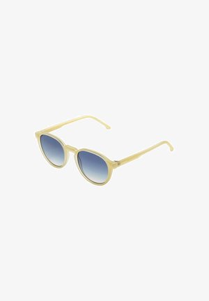 Lunettes de soleil rondes avec une monture transparente jaune clair et des verres dégradés bleus. Les branches sont élégantes sans qu'aucune visibilité de matériel.