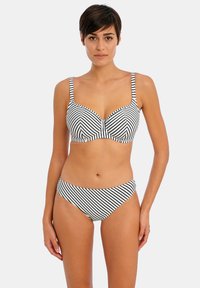Conjunto de bikini a rayas en blanco y negro que presenta un top estructurado con varillas y un fondo de corte bajo con rayas horizontales a juego.
