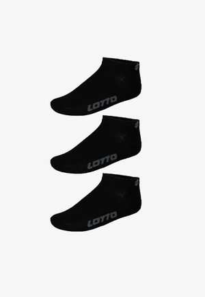 Chaussettes noires de cheville en tissu doux, avec un design à coupe basse et un logo "LOTTO" gris sur le côté. Trois paires présentées verticalement.