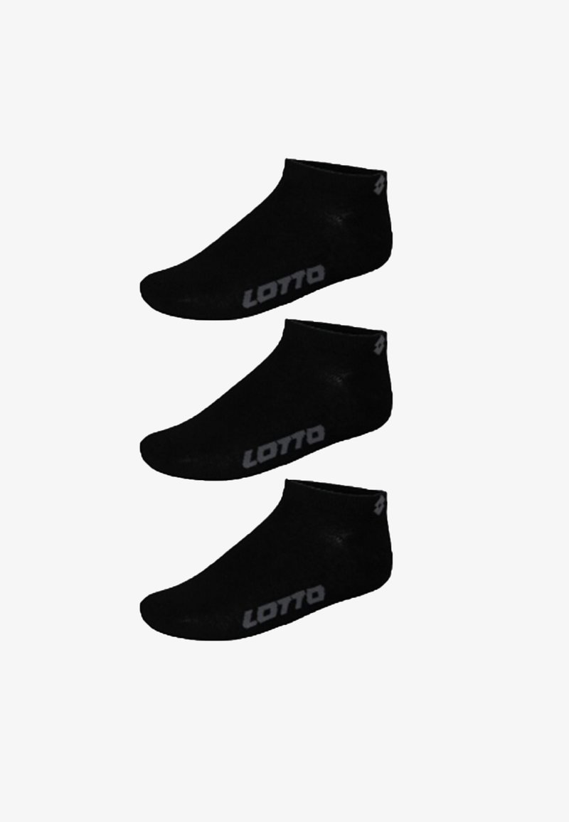 Zwarte enkelsokken van zacht materiaal, met een lage snit en een grijs "LOTTO" logo aan de zijkant. Drie paar verticaal gepresenteerd.