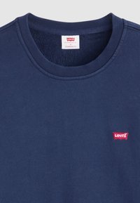Marinblå bomulls sweatshirt med rund halsringning och ribbat krage samt en liten röd Levi's-logotyp på bröstet. Standard passform och mjuk textur.