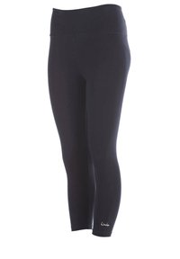 Fekete leggings rugalmas anyagból, magas derékbőséggel. Simasága jellemzi, és egy kis logó található a bokánál.