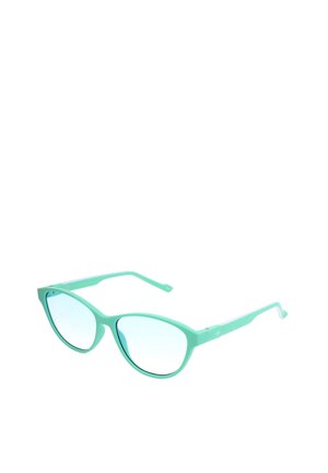Occhiali da vista a occhi di gatto verde chiaro con lenti leggermente colorate e aste sottili, inclinati a destra su sfondo bianco.