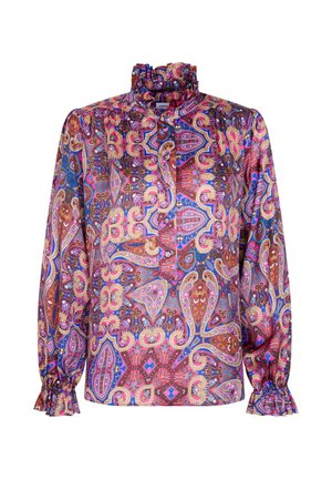 Lange mouw blouse met een hoge gerimpelde kraag, voorzien van een kleurrijk paisleypatroon in paars, roze en goud op een blauwe achtergrond.