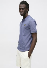 Lyle & Scott EMBLEM - Shorts - chalk