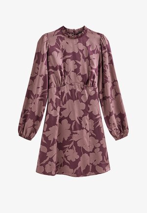 Robe à manches longues, longueur genou, avec un motif floral mauve, col montant à volants, épaules bouffantes et taille froncée.