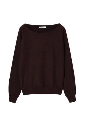 Tmavě vínový svetr s dlouhým rukávem, širokým kulatým výstřihem, žebrovanými manžetami a žebrovaným spodním lemem, zobrazený na rovném bílém pozadí.