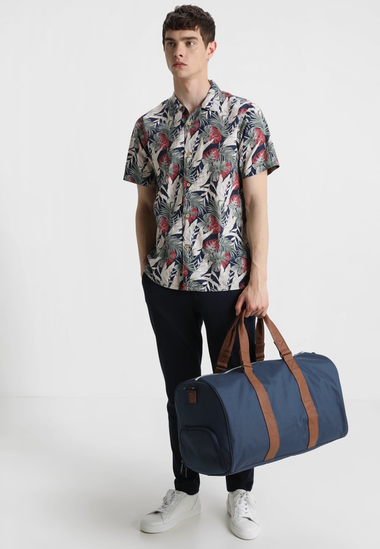 herschel holdall uk
