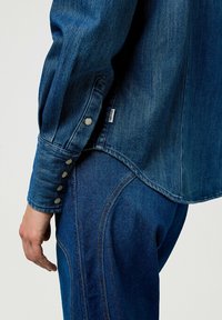 Wrangler LONG SLEEVE FOR REGULAR FIT - Skjortebluser - sparkle blue