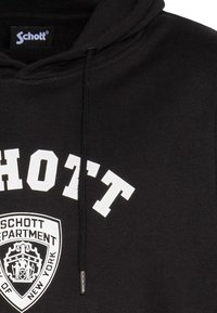 Felpa nera con cappuccio e scritta bianca "SCHOTT." Presenta un cappuccio con coulisse e un logo a scudo con la scritta "DEPARTMENT OF NEW YORK." Materiale in cotone.