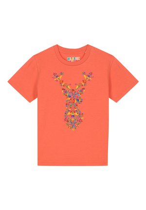 Korallefarbene Baumwoll-T-Shirt mit einem bunten Blumen- und Hirschdesign auf der Vorderseite. Kurze Ärmel und Rundhalsausschnitt.
