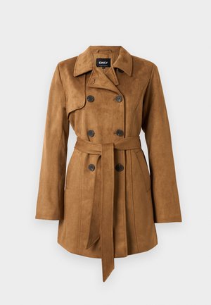 Abrigo trench de ante marrón, con botones de doble pecho, cuello con muesca, cintura ceñida con cinturón y bolsillos laterales. Textura suave, mangas largas.