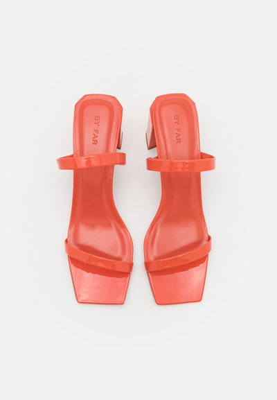 BY FAR TANYA   - Μιουλ με τακούνι - flame