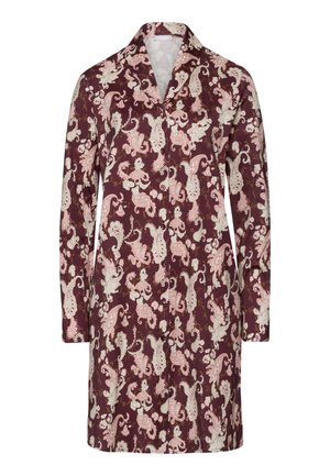 Bordeaux geklede robe met een bloemen-paisley ontwerp in roze en crème, voorzien van een kraag en lange mouwen, gemaakt van zacht weefsel.