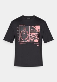 TEE - Triko s potiskem - black/acid red