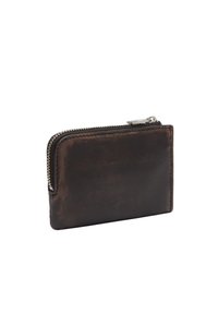 Brązowy skórzany portfel z zamkiem błyskawicznym dookoła, płaski, prostokątny kształt, gładka tekstura i subtelne, postarzane wykończenie.