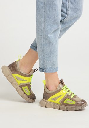 Sneakers - brown beige yellow