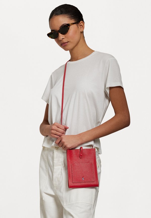 POLO PLAY LEATHER POCKET CROSSBODY - Phone pouch - cherry3