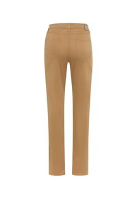 Pantalons droits beiges avec une texture lisse, deux poches arrière et une taille mi-haute, présentant un design simple et des coutures nettes.