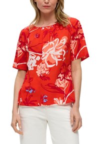 Rote Bluse mit kurzen Ärmeln und weißen sowie blauen Blumenmustern, Rundhalsausschnitt und lockerer Passform. Glattes, leichtes Material.