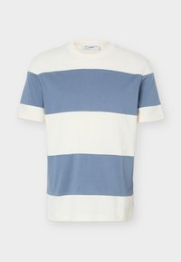 Μπλουζάκι με κοντά μανίκια και στρογγυλή λαιμόκοψη, με φαρδιές οριζόντιες ρίγες σε λευκό και απαλό μπλε.