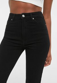 Bershka Vaqueros rectos - black