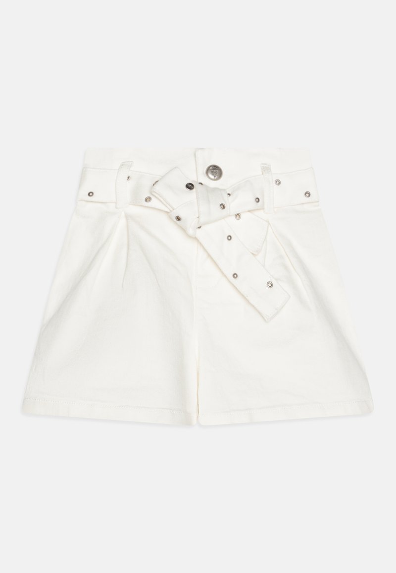 Shorts bianchi in cotone con cintura, caratterizzati da una chiusura con bottone, una parte anteriore plissettata e borchie argentate lungo la vita per un tocco di dettaglio.