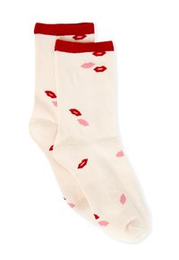 Kniestrümpfe in Creme mit rotem Band. Verziert mit roten und pinken Kussmuster. Hergestellt aus weichem, dehnbarem Material für Komfort.