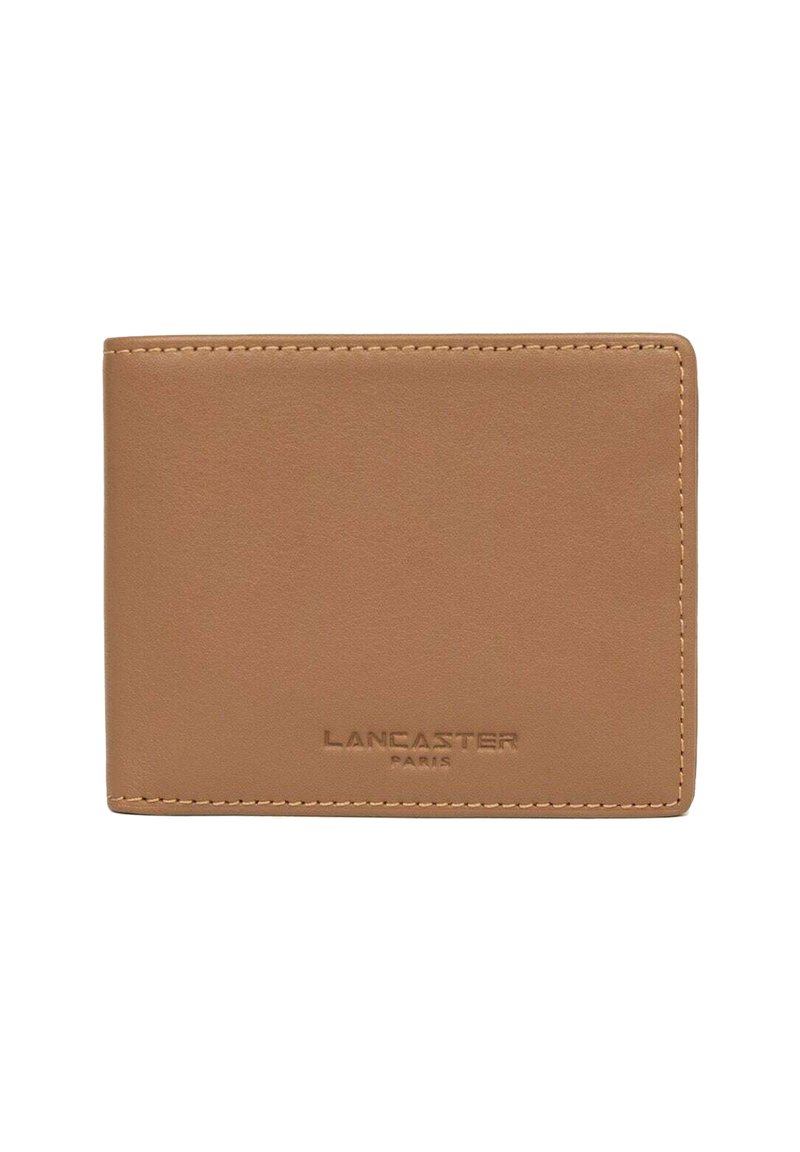 Tasche aus hellbraunem Leder mit glatter Oberfläche, minimalistischer Gestaltung und geprägtem "LANCASTER PARIS"-Logo am unteren Rand.