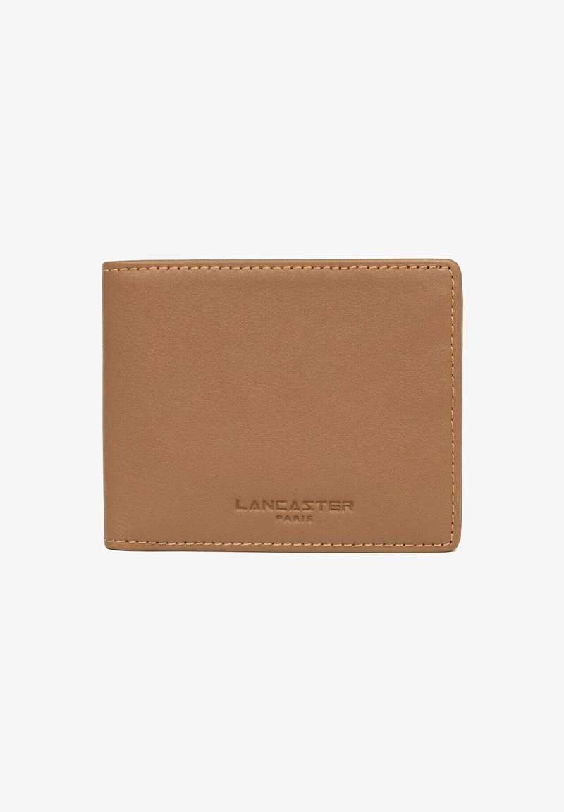 Tasche aus hellbraunem Leder mit glatter Oberfläche, minimalistischer Gestaltung und geprägtem "LANCASTER PARIS"-Logo am unteren Rand.