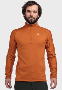Orangenfarbener Pullover mit langen Ärmeln und einem Viertel-Reißverschluss am Halsausschnitt, strukturierter Stoff und ein kleines Logo auf der Brust. Mit enganliegenden Bündchen.