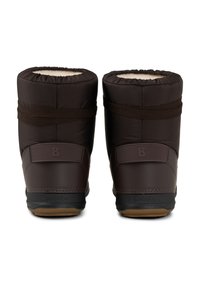 Brązowe ocieplane buty z gładką powierzchnią zewnętrzną, elastycznym wierzchem i gumowymi podeszwami. Posiadają naszywkę z logo oraz tekstylną wyściółkę dla komfortu.