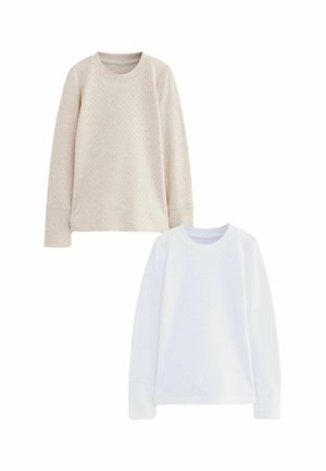 Två långärmade tröjor: en beige med ett texturerat mönster och en vit med en liknande textur. Båda har ribbade rundhalsar och manschetter.