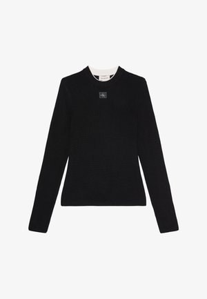Pull noir à manches longues en maille côtelée, col rond et petit écusson logo carré centré près du col.