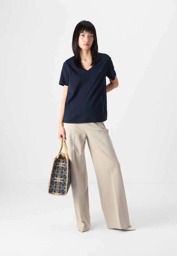 MODERN REGULAR FLAG - Basic T-shirt3