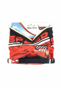 Gaiter de cou en tissu rouge et noir avec une doublure intérieure douce, présentant des motifs graphiques de voitures et de vitesse, emballé sur une carte en carton.